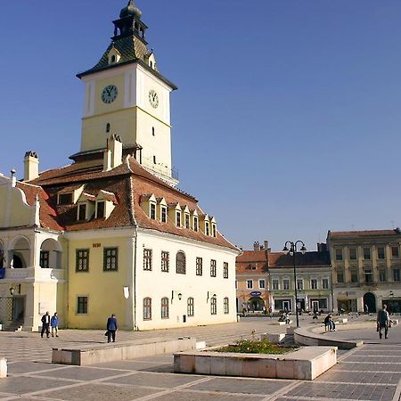 Brasovapart Piata Sfatului Bagian luar foto