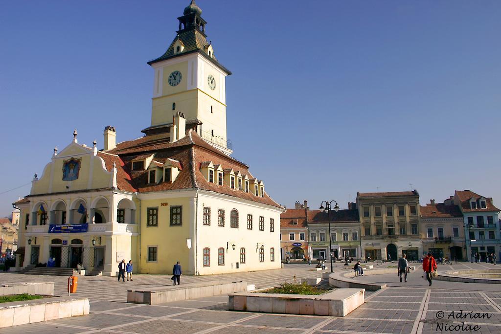 Brasovapart Piata Sfatului Bagian luar foto