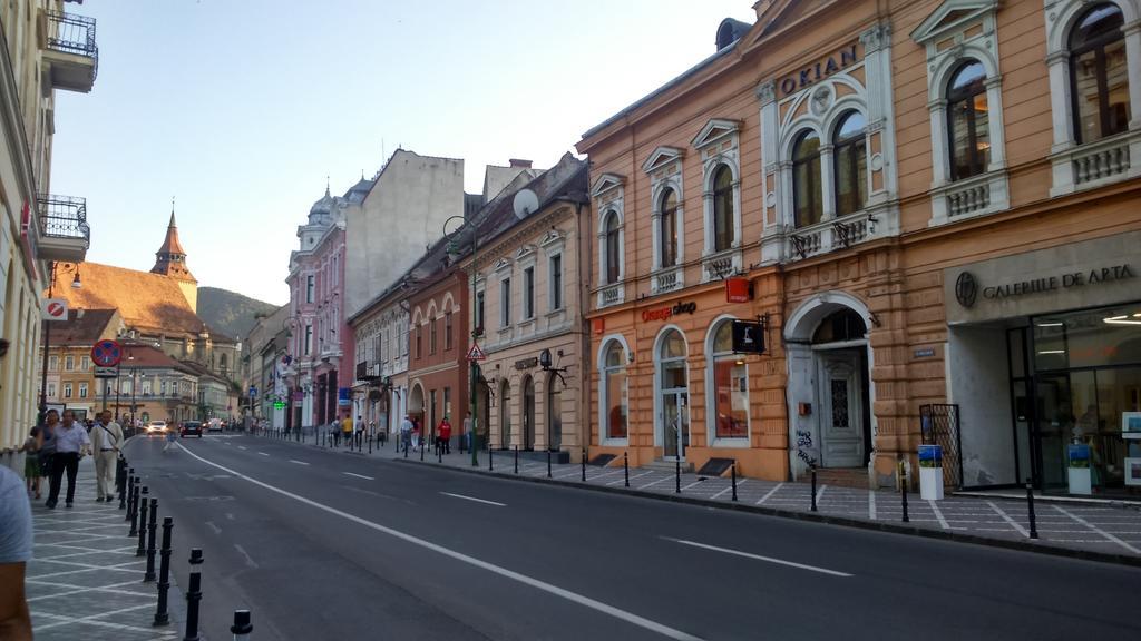 Brasovapart Piata Sfatului Bagian luar foto